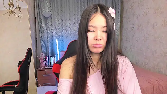 amiya cute online show from March 18, 2026, 3:59 pm