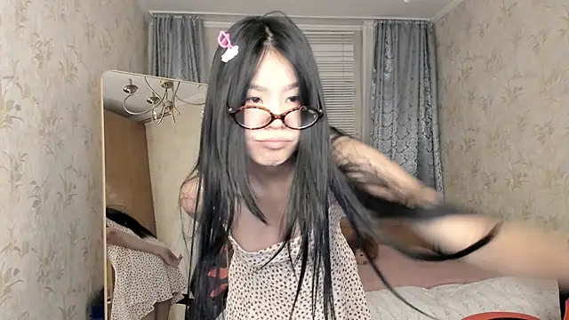 amiya cute online show from March 28, 2026, 4:17 pm