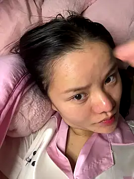 Snapshot of leo-kitty chatting on December 17, 2025, 5:02 am leo-kitty online show from December 17, 2025, 5:02 am