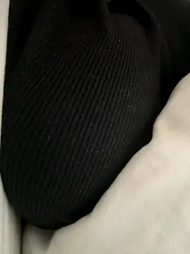 Snapshot of leo-kitty chatting on December 18, 2025, 10:38 pm leo-kitty online show from December 18, 2025, 10:38 pm