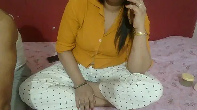 Snapshot of Lovelycouple25 chatting on June 25, 2026, 6:07 am Lovelycouple25 online show from June 25, 2026, 6:07 am
