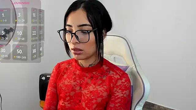 Snapshot of emmi_11 chatting on April 29, 2026, 12:48 am emmi 11 online show from April 29, 2026, 12:48 am