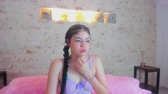 Snapshot of chloe_cortez chatting on May 23, 2026, 10:19 am chloe cortez online show from May 23, 2026, 10:19 am