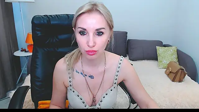 Snapshot of Hanna--Sweet chatting on May 10, 2026, 10:31 am Hanna--Sweet online show from May 10, 2026, 10:31 am