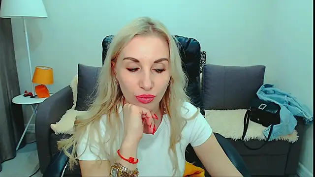 Snapshot of Hanna--Sweet chatting on May 16, 2026, 2:27 pm Hanna--Sweet online show from May 16, 2026, 2:27 pm