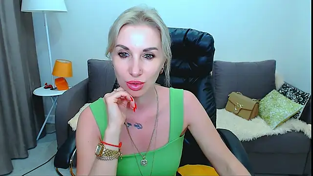 Snapshot of Hanna--Sweet chatting on May 21, 2026, 4:03 pm Hanna--Sweet online show from May 21, 2026, 4:03 pm