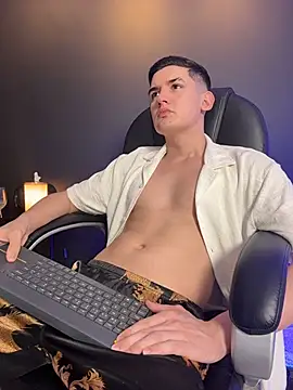 Snapshot of Valentino_ceratti chatting on December 18, 2025, 11:22 pm Valentino ceratti online show from December 18, 2025, 11:22 pm