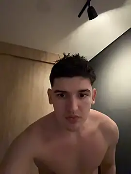 Snapshot of Valentino_ceratti chatting on December 19, 2025, 11:12 pm Valentino ceratti online show from December 19, 2025, 11:12 pm