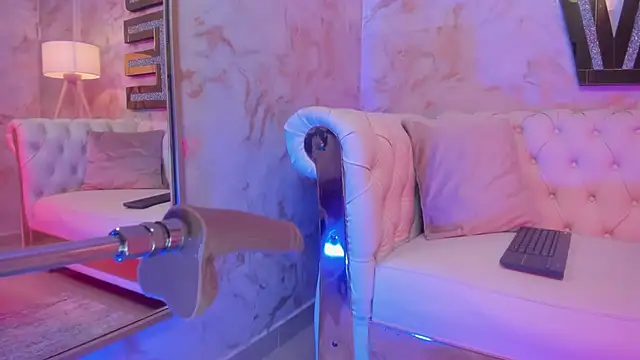 cheekybitch  online show from December 20, 2025, 3:57 am