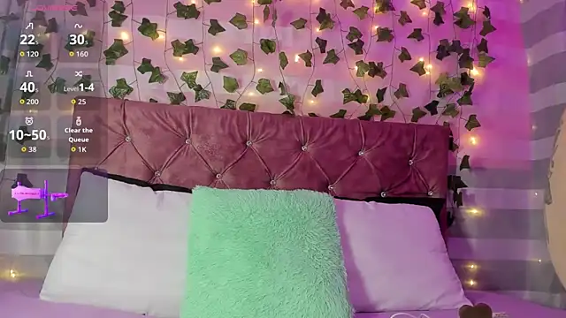 Ayla-marttinez online show from May 21, 2026, 1:56 am