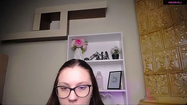 Snapshot of LiliaErmi chatting on December 16, 2025, 5:45 am LiliaErmi online show from December 16, 2025, 5:45 am