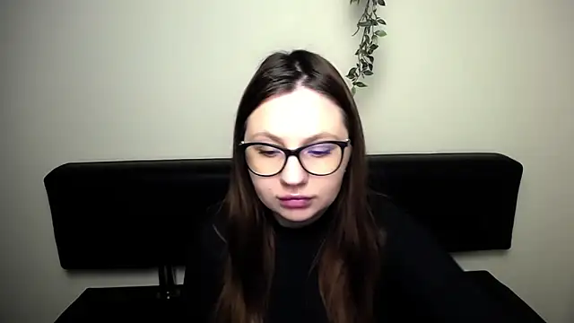 LiliaErmi online show from April 3, 2026, 6:33 am