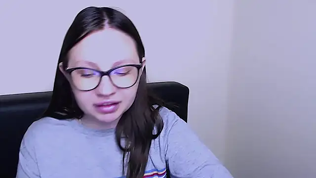 Snapshot of LiliaErmi chatting on June 7, 2026, 7:23 am LiliaErmi online show from June 7, 2026, 7:23 am