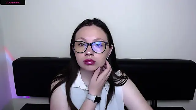Snapshot of LiliaErmi chatting on June 9, 2026, 6:25 am LiliaErmi online show from June 9, 2026, 6:25 am