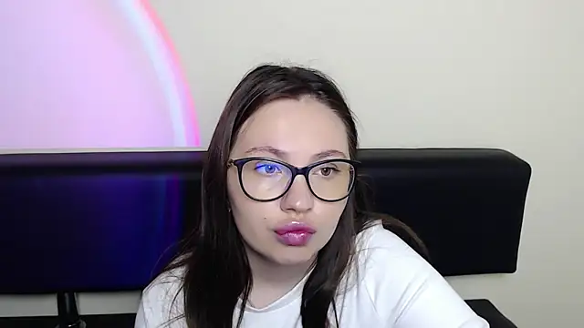 Snapshot of LiliaErmi chatting on June 16, 2026, 6:27 am LiliaErmi online show from June 16, 2026, 6:27 am
