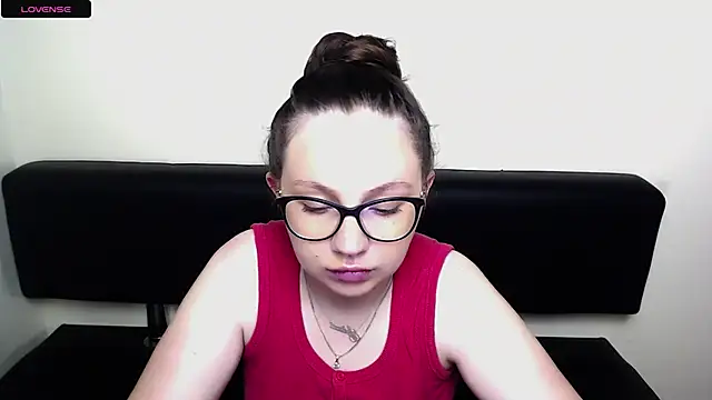 Snapshot of LiliaErmi chatting on June 26, 2026, 5:56 am LiliaErmi online show from June 26, 2026, 5:56 am