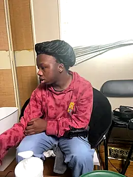 Snapshot of YourLittleBoyfriend chatting on December 17, 2025, 3:40 pm YourLittleBoyfriend online show from December 17, 2025, 3:40 pm