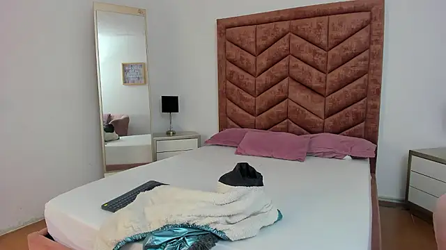 Scarlett  Noir online show from March 25, 2026, 8:04 pm