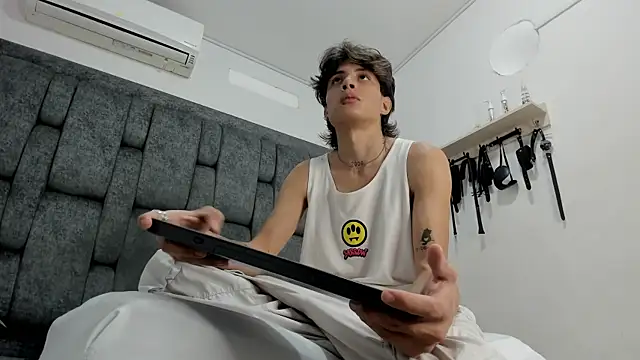 Snapshot of LoganRyder_OS chatting on December 19, 2025, 4:14 pm LoganRyder OS online show from December 19, 2025, 4:14 pm