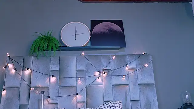 Miia Anderson online show from March 7, 2026, 12:13 pm