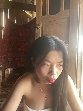 Snapshot of lux-su chatting on May 5, 2026, 9:17 am lux-su online show from May 5, 2026, 9:17 am