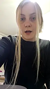 RebeFucksonn online show from April 18, 2026, 4:44 pm