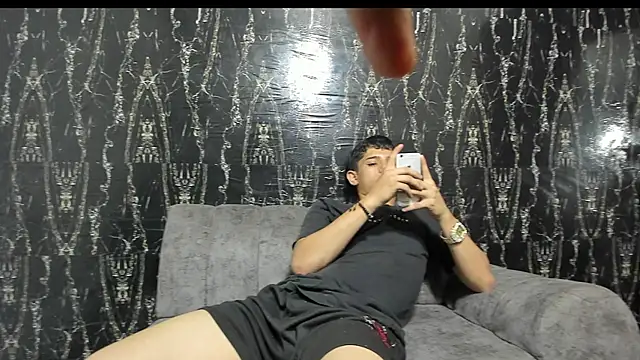 Mrs-mike-hott-boy online show from December 20, 2025, 4:47 pm