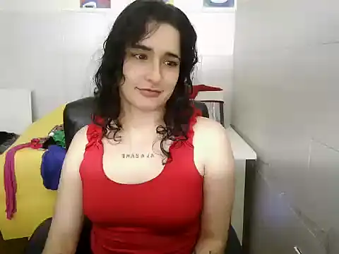 caramel-hotty online show from December 15, 2025, 10:58 pm