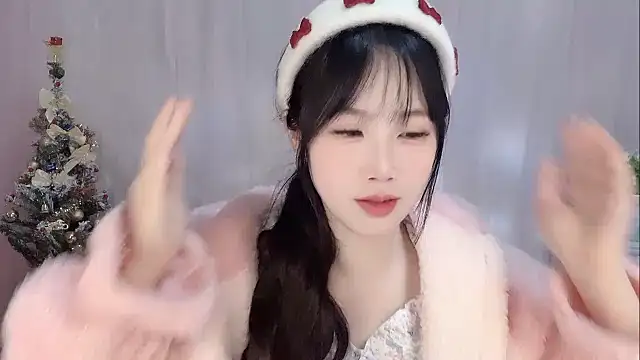 Snapshot of Pinkgirl520 chatting on February 3, 2026, 2:21 am Pinkgirl520 online show from February 3, 2026, 2:21 am