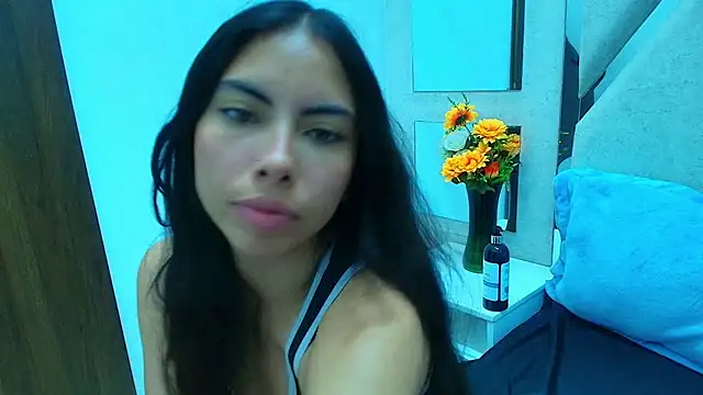 Snapshot of Alana_Hotterr chatting on March 17, 2026, 5:00 am Alana Hotterr online show from March 17, 2026, 5:00 am