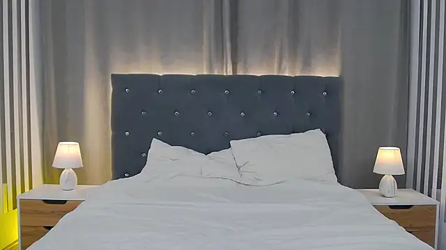 AmeliStark online show from December 15, 2025, 4:06 am