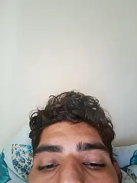 Snapshot of VienneseBoldness chatting on December 17, 2025, 6:03 pm VienneseBoldness online show from December 17, 2025, 6:03 pm