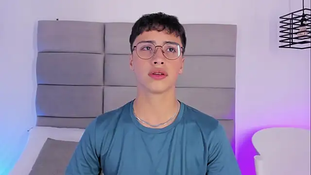 JoshClaarktt online show from May 22, 2026, 4:08 am