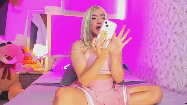 Snapshot of TaylorSweetI chatting on February 15, 2026, 6:59 pm TaylorSweetI online show from February 15, 2026, 6:59 pm