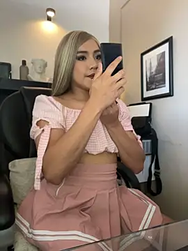 Snapshot of TaylorSweetI chatting on June 17, 2026, 2:07 pm TaylorSweetI online show from June 17, 2026, 2:07 pm