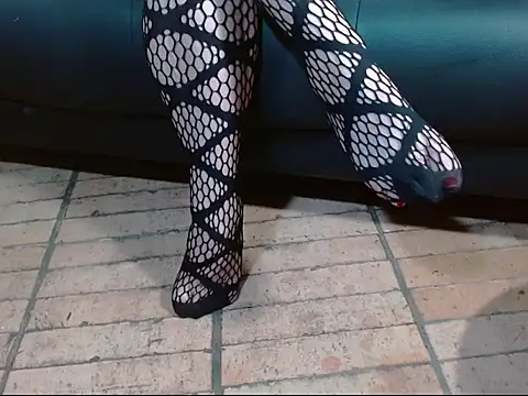 Snapshot of cleodoranoir chatting on December 18, 2025, 2:01 pm cleodoranoir online show from December 18, 2025, 2:01 pm