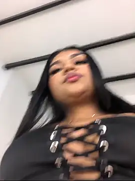 Snapshot of SalomeReed chatting on December 17, 2025, 12:44 pm SalomeReed online show from December 17, 2025, 12:44 pm