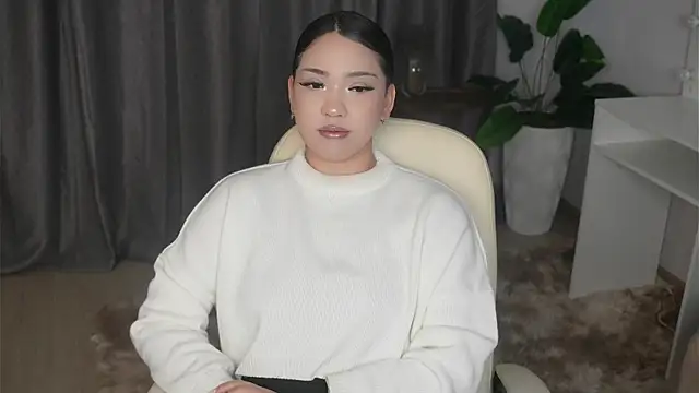 Snapshot of AyannaMilian chatting on December 19, 2025, 9:27 am AyannaMilian online show from December 19, 2025, 9:27 am