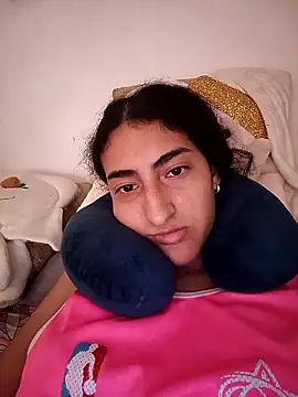 LindaRojas online show from December 16, 2025, 7:41 pm