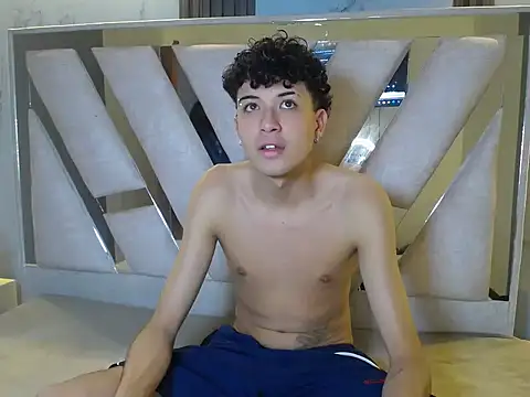 Snapshot of bonnieandclydecf chatting on December 18, 2025, 5:19 pm bonnieandclydecf online show from December 18, 2025, 5:19 pm