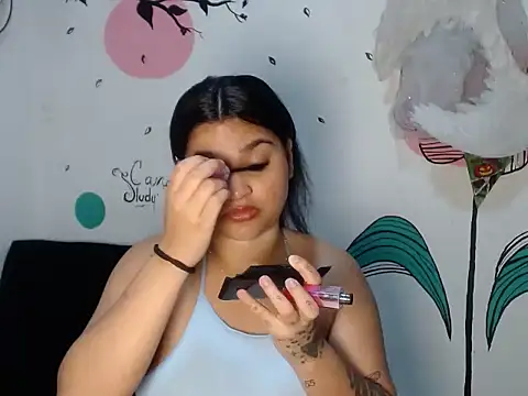 loveShae   online show from December 14, 2025, 3:34 am