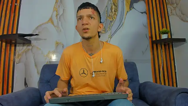 Straight Guy22 online show from December 18, 2025, 4:07 am