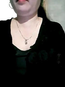 Snapshot of Dianna68 chatting on December 17, 2025, 6:41 am Dianna68 online show from December 17, 2025, 6:41 am