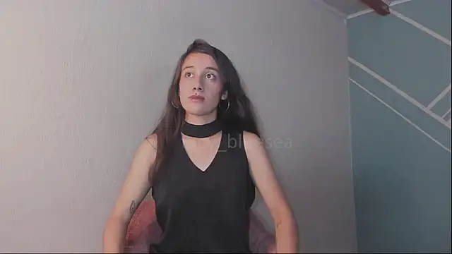 Lucy-Bluesea online show from April 8, 2026, 9:26 pm