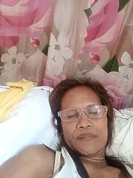 Snapshot of Petite_elise chatting on June 14, 2026, 12:52 am Petite elise online show from June 14, 2026, 12:52 am