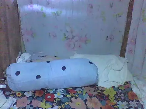 Snapshot of Petite_elise chatting on July 4, 2026, 10:27 pm Petite elise online show from July 4, 2026, 10:27 pm