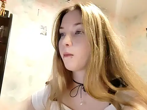 ElvaDeveja online show from December 16, 2025, 10:09 am