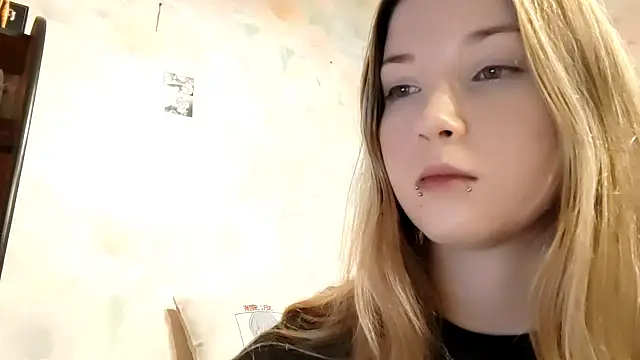 ElvaDeveja online show from December 19, 2025, 7:59 am