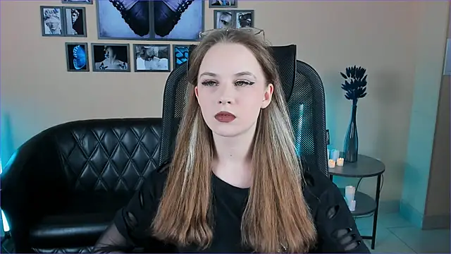 SsoniaRay online show from December 17, 2025, 12:11 pm