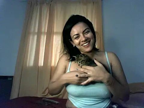 luluclark69 online show from April 14, 2026, 7:20 pm